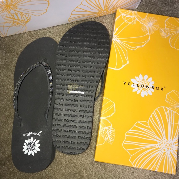 NEW Yellow box sandals. Never worn in original box - Picture 2 of 6
